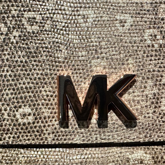 New MICHAEL KORS Oyster Mott Cross Body purse with matching shoes size 7 1/2 - Picture 12 of 17